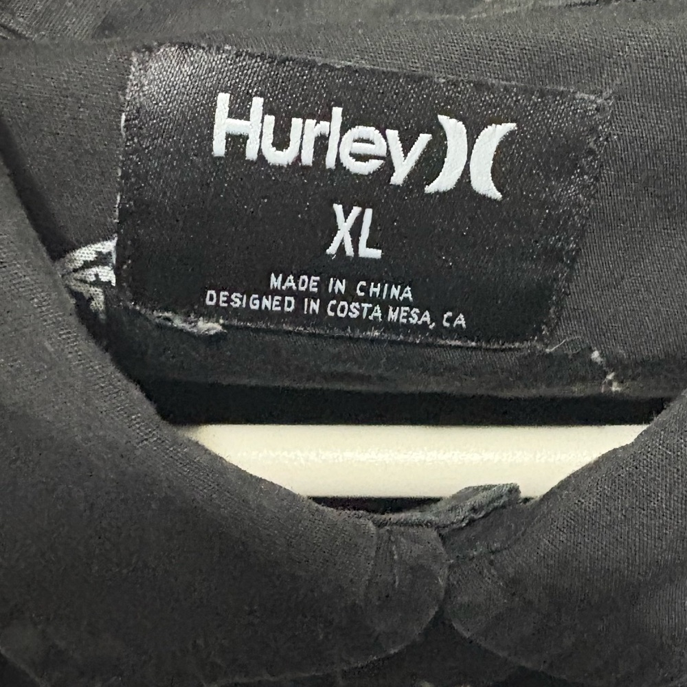 Hurley Black Shirt with Palm Tree Design - Picture 3 of 3